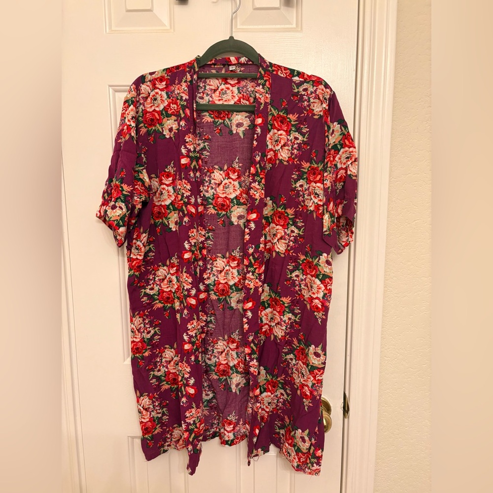 Women’s Floral Purple Res White Kimono Layering Piece Size Small